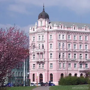 Отель Opera ****