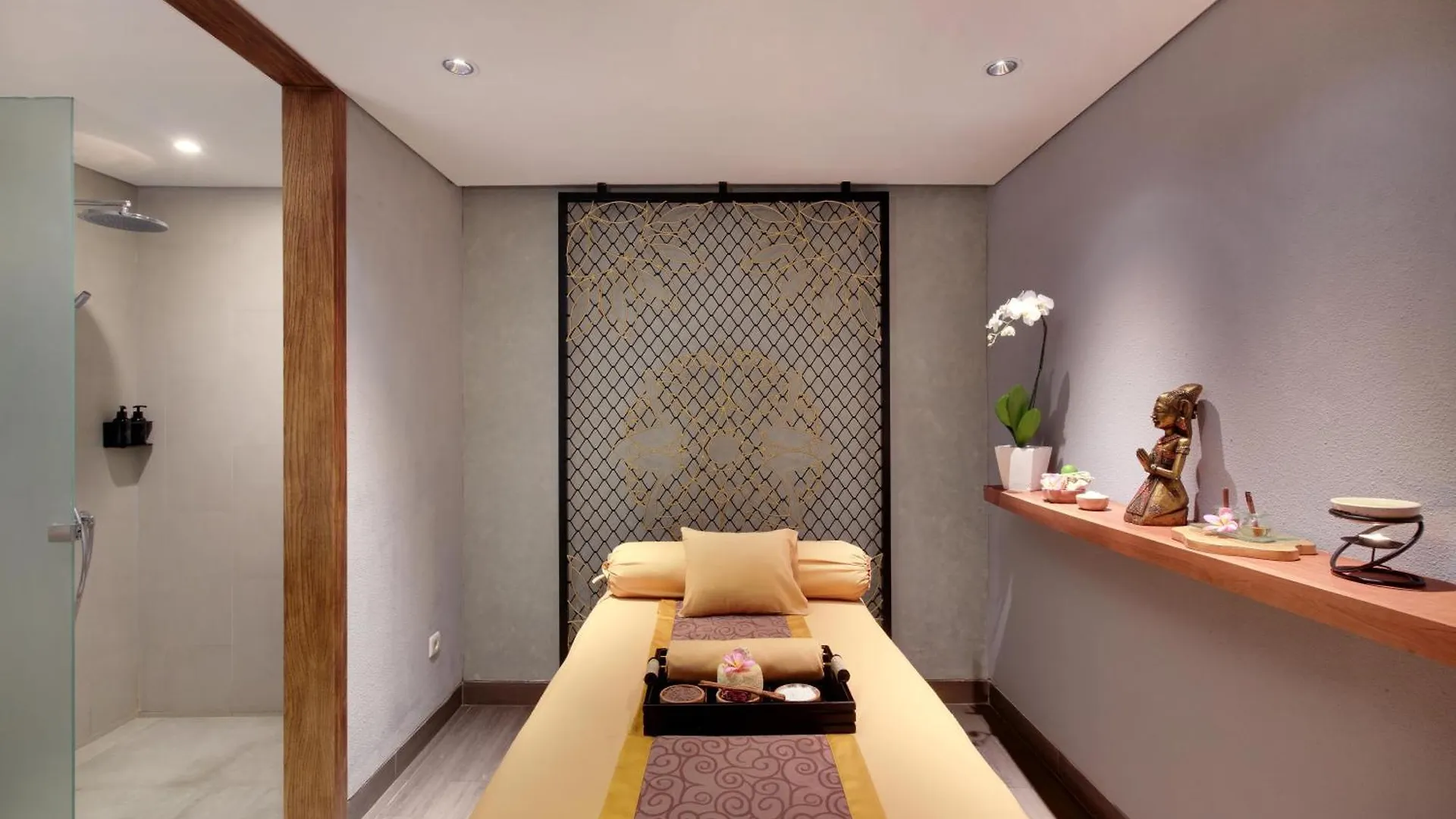Grand Mercure Bali Seminyak 5*,