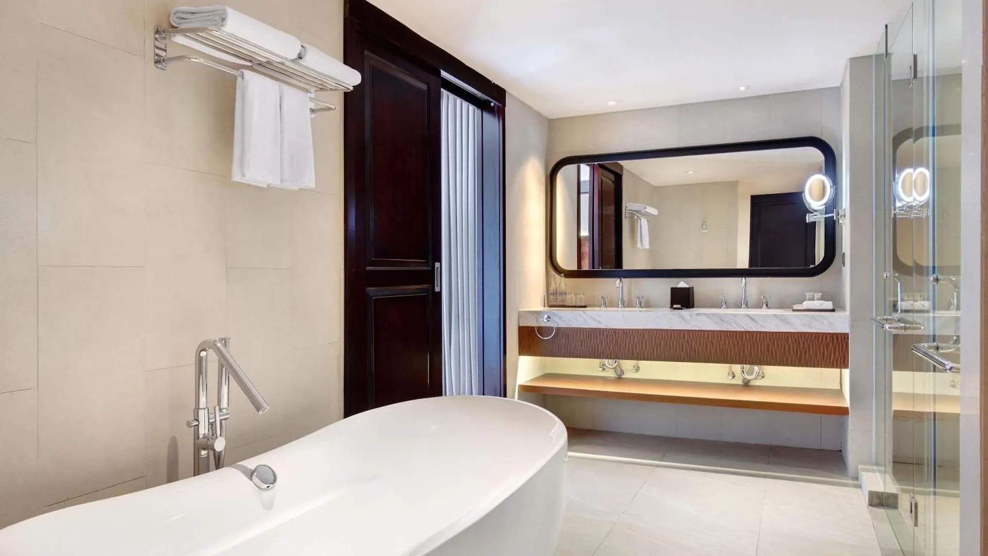 Grand Mercure Bali Seminyak 5*, سمينياك