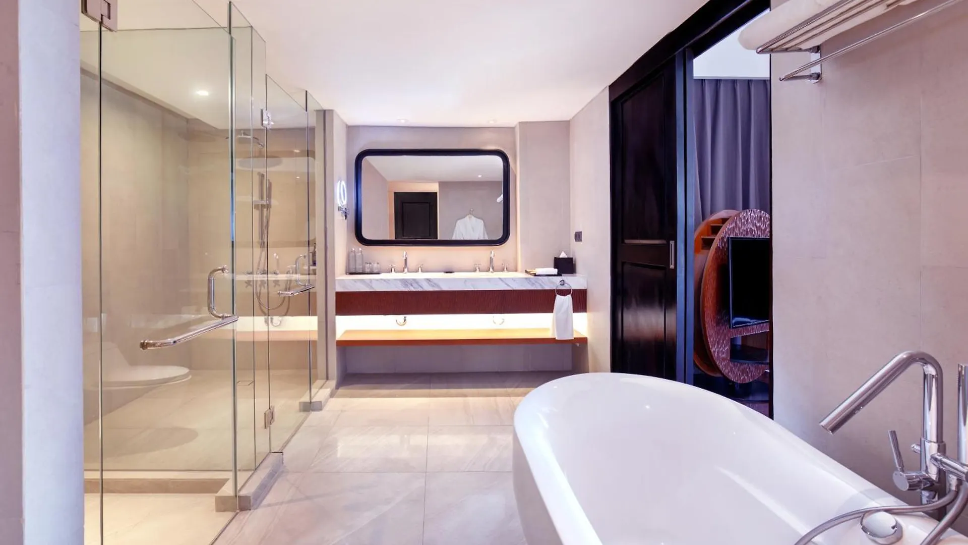 Grand Mercure Bali Seminyak Hotel